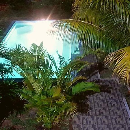 Aux Plaisirs De La Vie Chambre Chez L Habitant Flic-en-Flacq Екстериор снимка