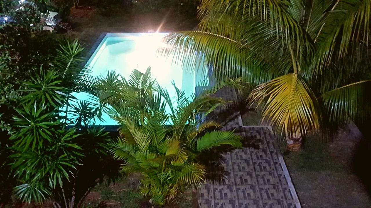 Aux Plaisirs De La Vie Chambre Chez L Habitant Flic-en-Flacq Екстериор снимка