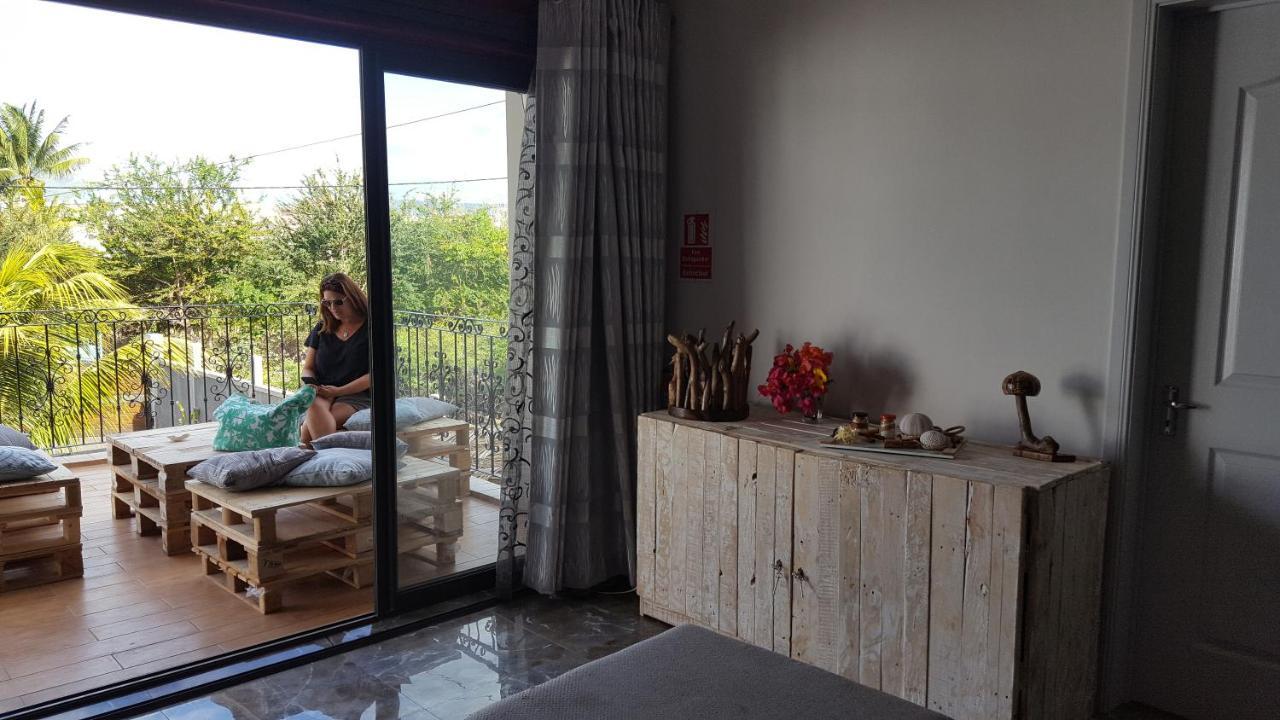 Aux Plaisirs De La Vie Chambre Chez L Habitant Flic-en-Flacq Екстериор снимка